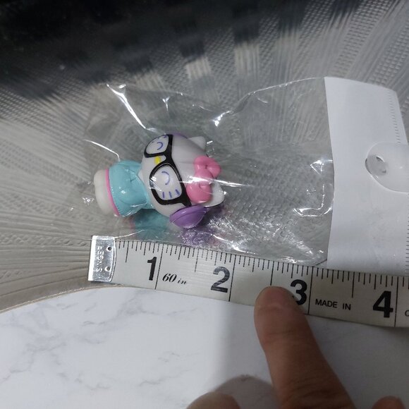 Rare Hello Kitty Mini In BIG Glasses BIG Earphones Earplugs Geeky Cutie Pie - Picture 4 of 5